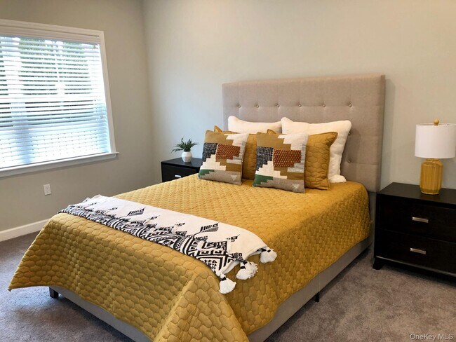 Building Photo - 148 S Front St