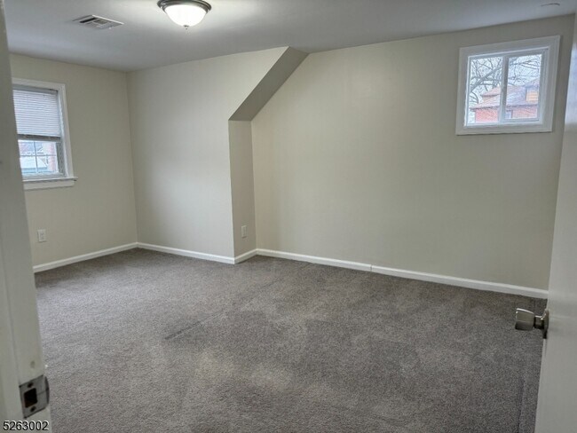 Building Photo - 42 Summit Ave