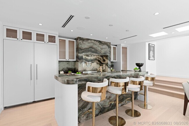 Building Photo - 255 Royal Poinciana Way