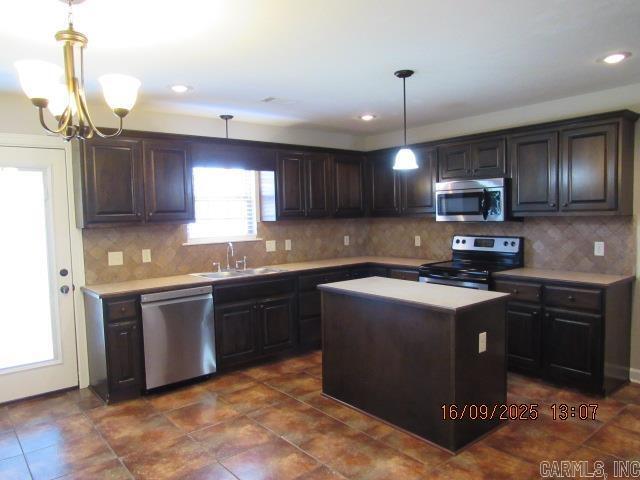 Building Photo - 41 Eaglebrook Dr