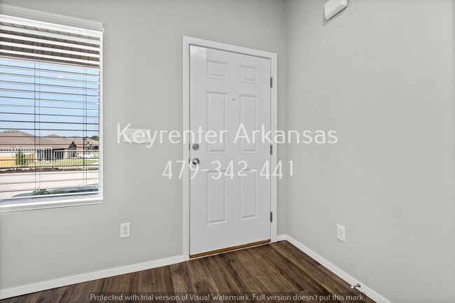 Building Photo - 2476 N Raven Ln