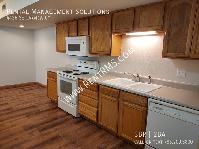 Building Photo - 4426 SE Oakview Ct