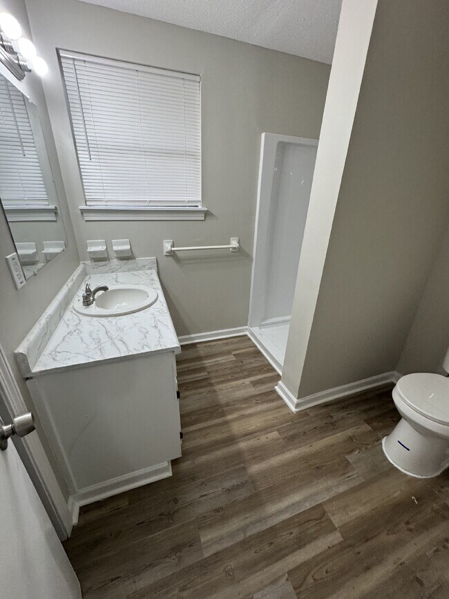 Building Photo - Charming 3-Bedroom, 2-Bath Home with 1,632...