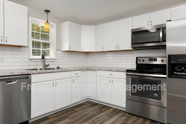 Building Photo - 420 S Garland St