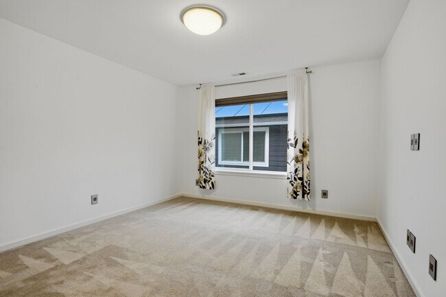 Building Photo - 17129 42nd Dr SE