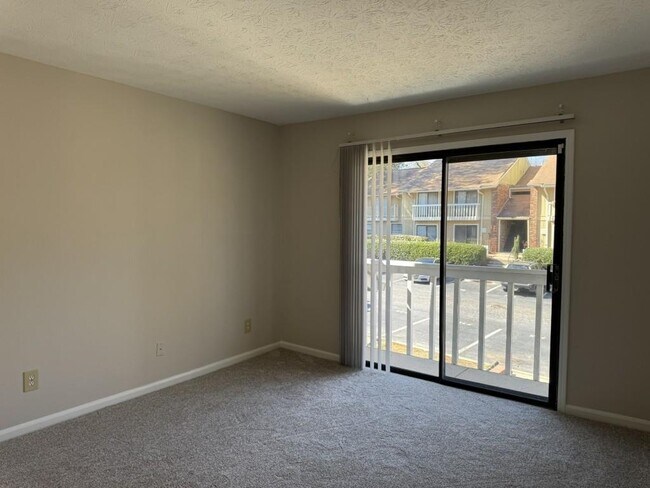 Building Photo - 731 Hanover Ln SE