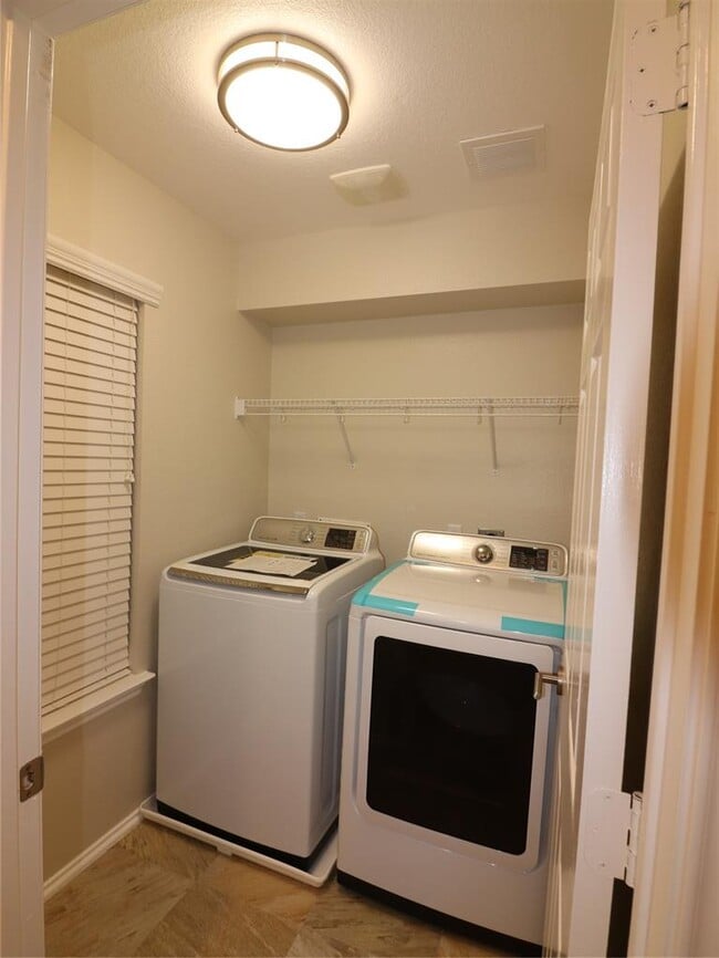 Building Photo - 1306 Davis Mountain Loop