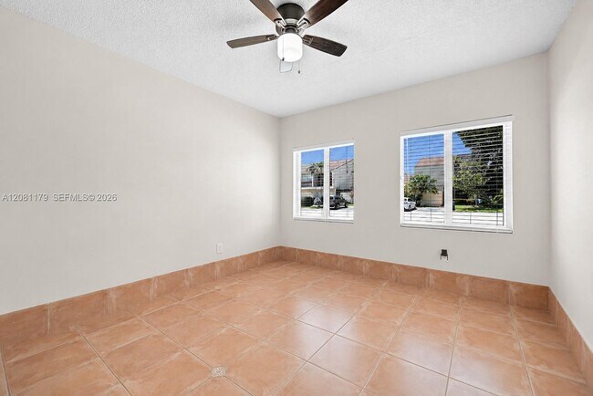 Building Photo - 9133 Fontainebleau Blvd