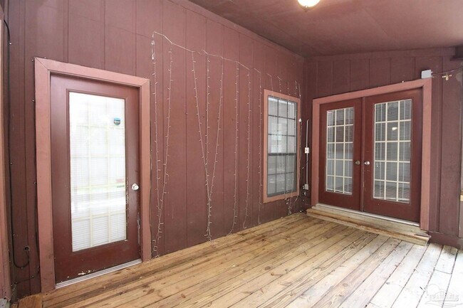 Building Photo - 5250 Powrie Dr