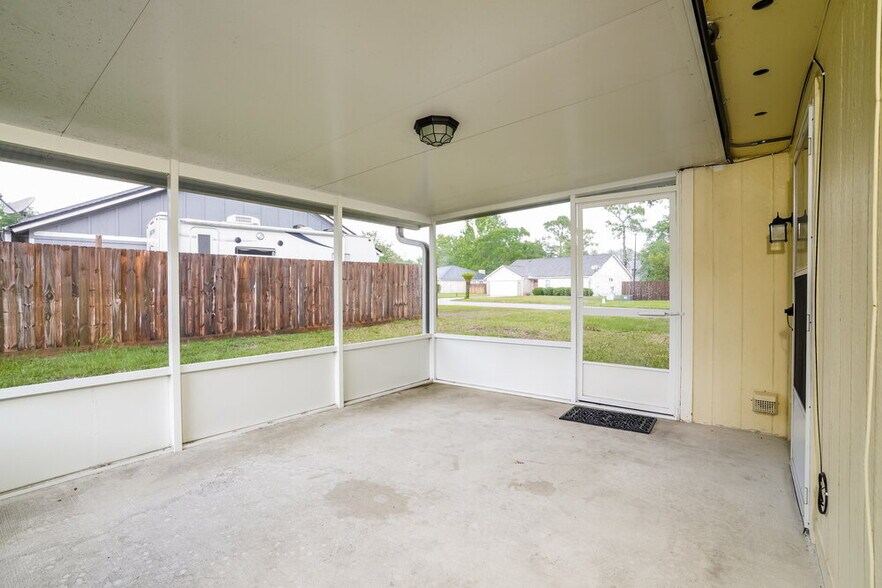 Building Photo - 3298 Deerfield Pointe Dr