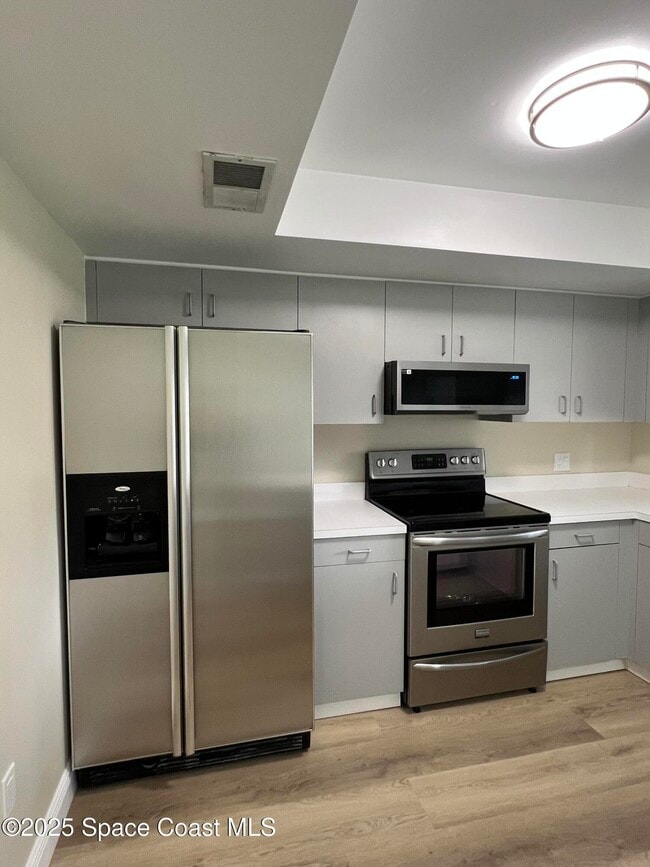 Building Photo - 3154 Dunhill Dr