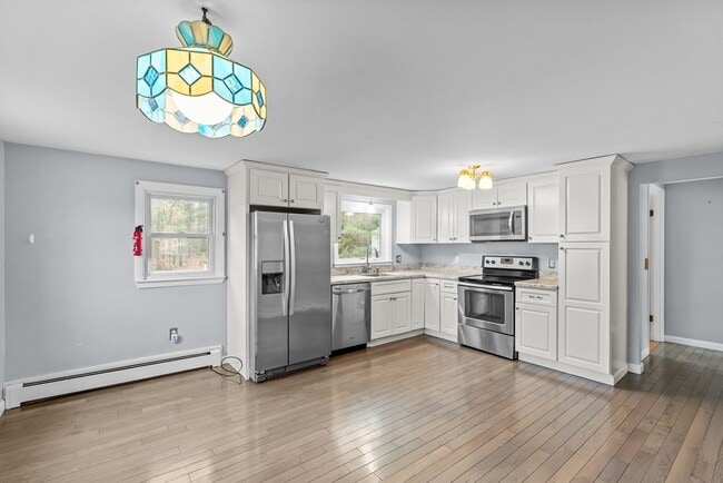 Building Photo - 323 Flagg St