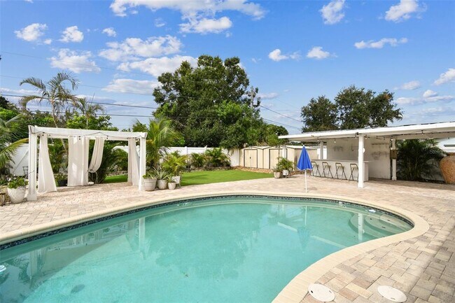 Building Photo - 2580 Granada Cir W