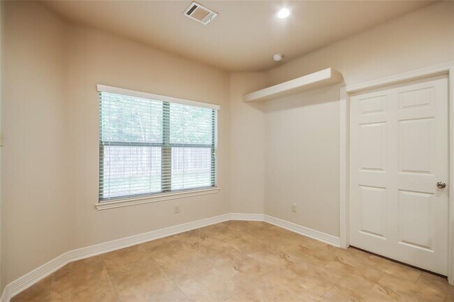 Building Photo - 2038 Lost Pine Ct