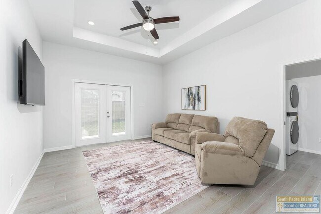 Building Photo - 20 S Bay Hill Dr