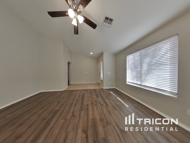 Building Photo - 46023 W Starlight Dr