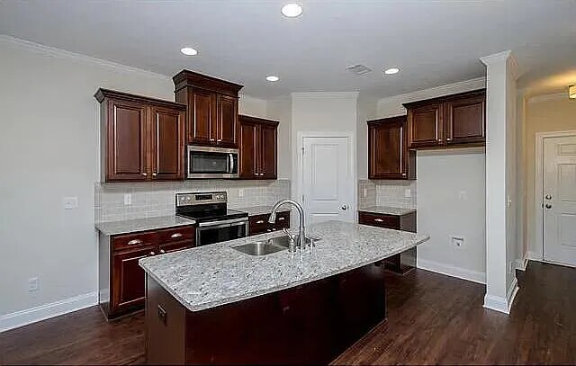 Building Photo - 710 Red Cedar Ct