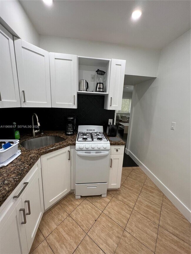 Building Photo - 620 Jefferson Ave