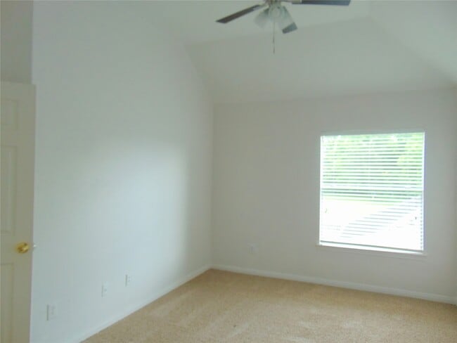 Building Photo - 1739 Lakewinds Dr