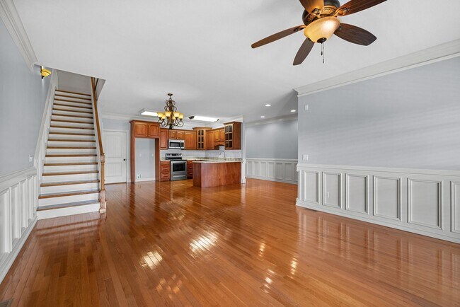 Building Photo - Main-Level Living End-Unit Townhome