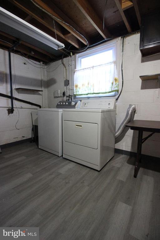 Building Photo - 102 Yeonas Dr SE