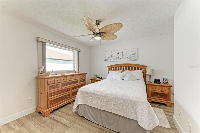 Building Photo - 405 Bayside Ln