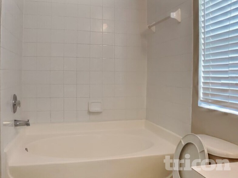 Building Photo - 12940 Fieldmoor Ct