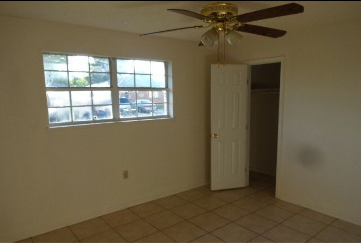 Building Photo - 4709 Shalimar Dr