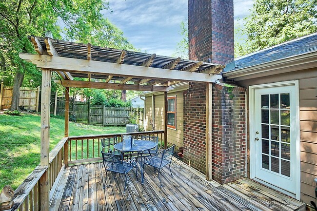 Building Photo - Exquisite South Charlotte Ranch, Move-In R...