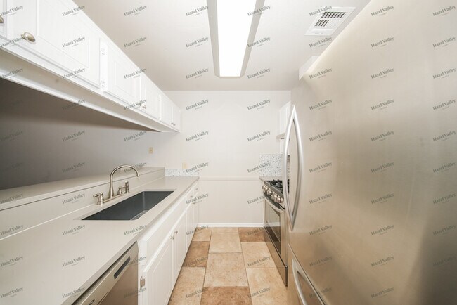 Building Photo - 2133 Lonnie Ln