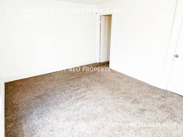 Building Photo - 1852 W 45th St