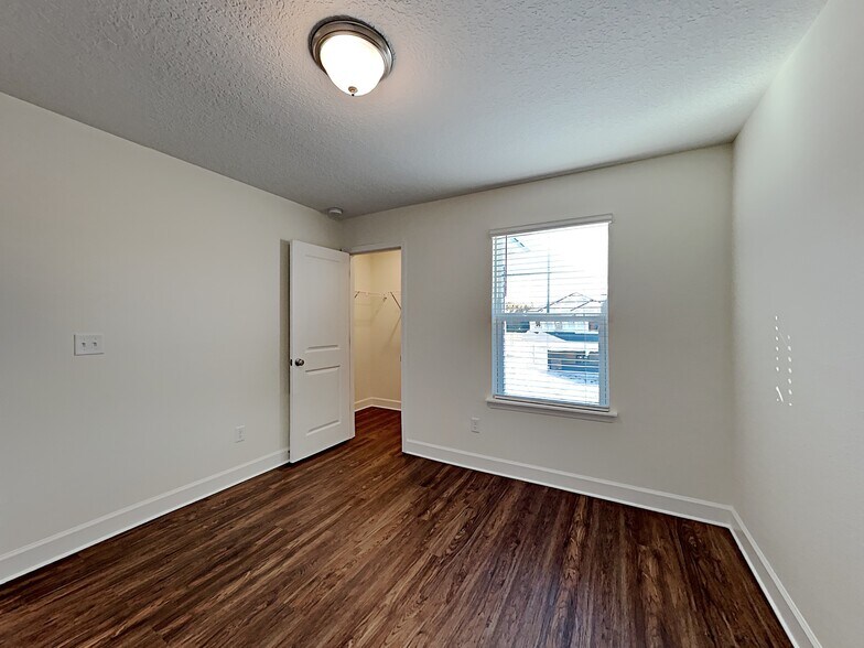 Building Photo - 5945 Hampton Creek Rd