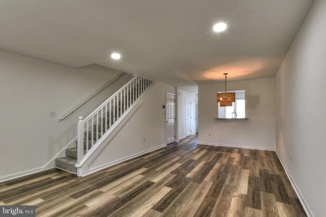 Building Photo - 141 Lakeside Dr