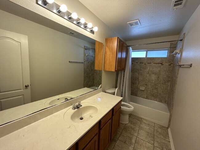 Building Photo - 5 Bedrooms house at Roger Ranch ready to m...