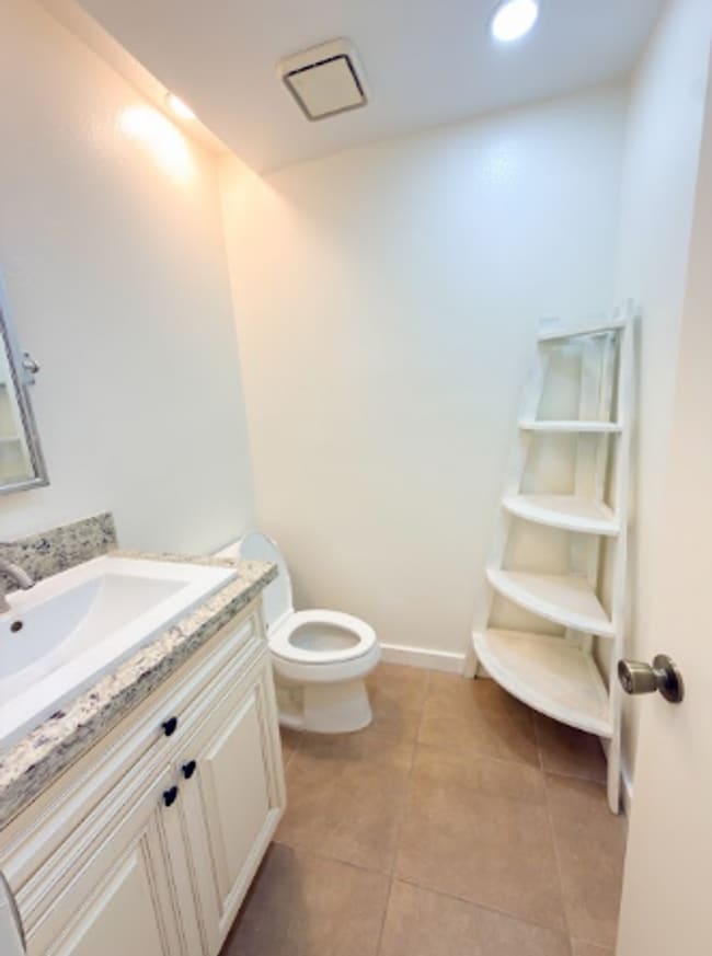 Building Photo - 15224 Shadybend Dr