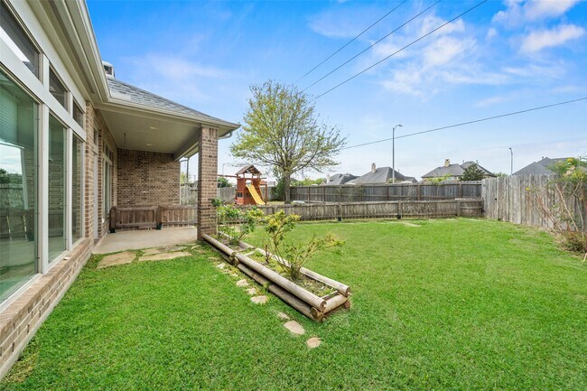 Building Photo - 2818 Red Maple Dr
