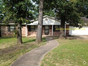 Building Photo - 3 bedroom 2 bath