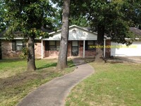 Building Photo - 3 bedroom 2 bath