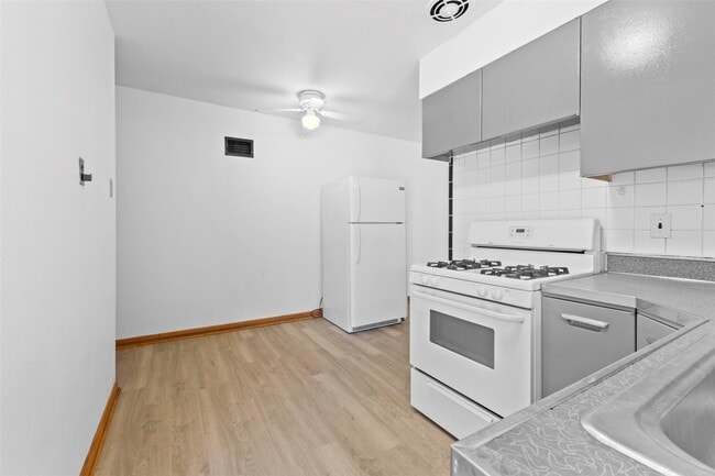 Building Photo - 6048 Southwest Ave