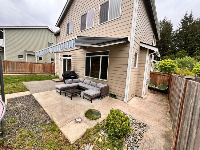 Building Photo - Spacious 3BR/2.5BA w/ Open Floor Plan, Fenced Yard, Office Nook & Garage