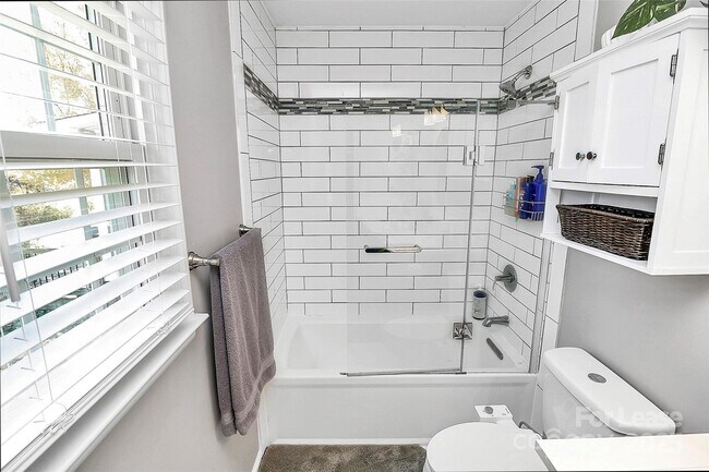 Building Photo - 4227 Deerfield Dr