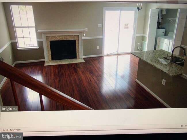 Building Photo - 910 Wind Ridge Dr