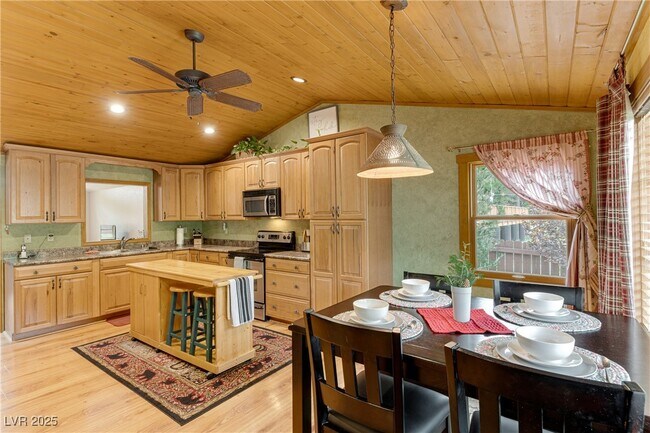 Building Photo - 3935 White Fir Way