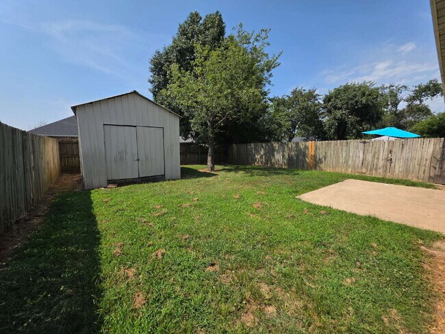 Building Photo - 2723 Kasey Ave