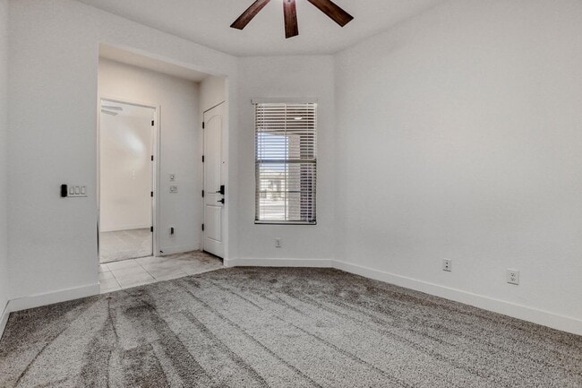 Building Photo - 8723 W Vista Ave