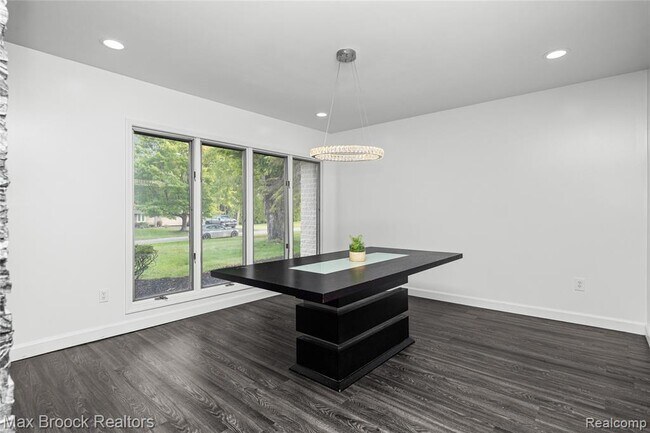 Building Photo - 3332 Barlyn Ln