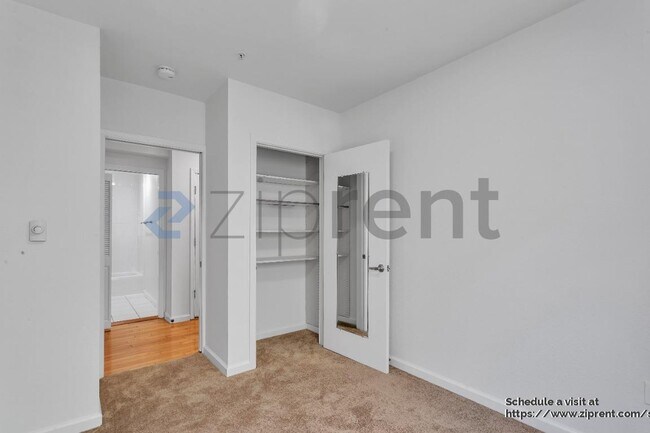 Building Photo - 323 29th St