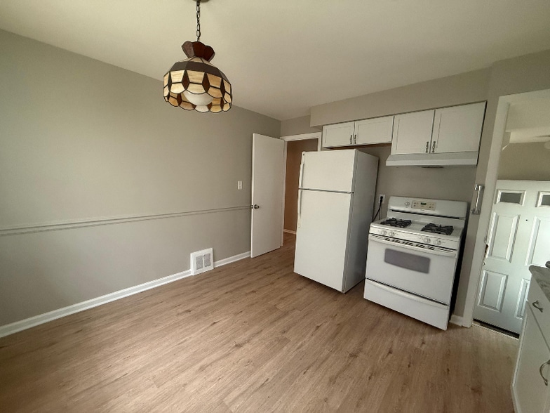 Building Photo - 13583 Shady Oak Blvd
