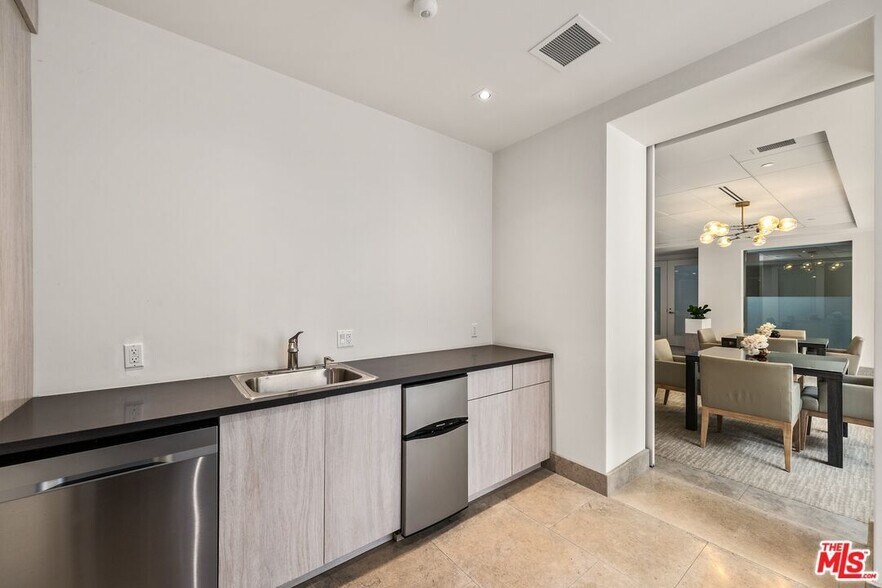 Entertaining room catering kitchen - 1440 Veteran Ave