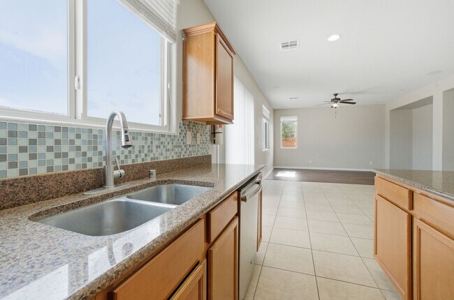 Building Photo - 4 Bedroom House in a Northeast Gated Community